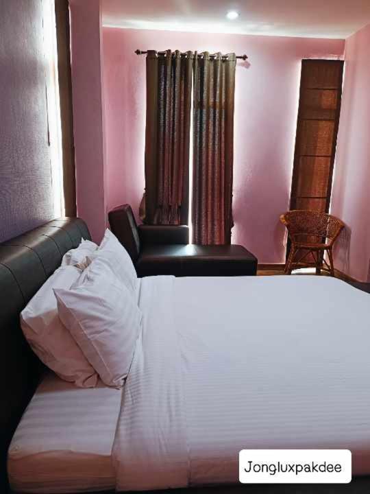 Jong Lux Pak Dee Bed and Breakfast Uttaradit Buitenkant foto
