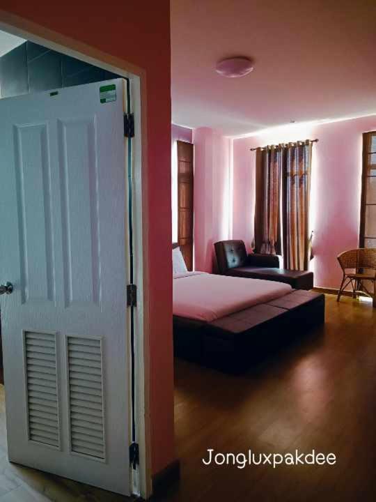 Jong Lux Pak Dee Bed and Breakfast Uttaradit Buitenkant foto