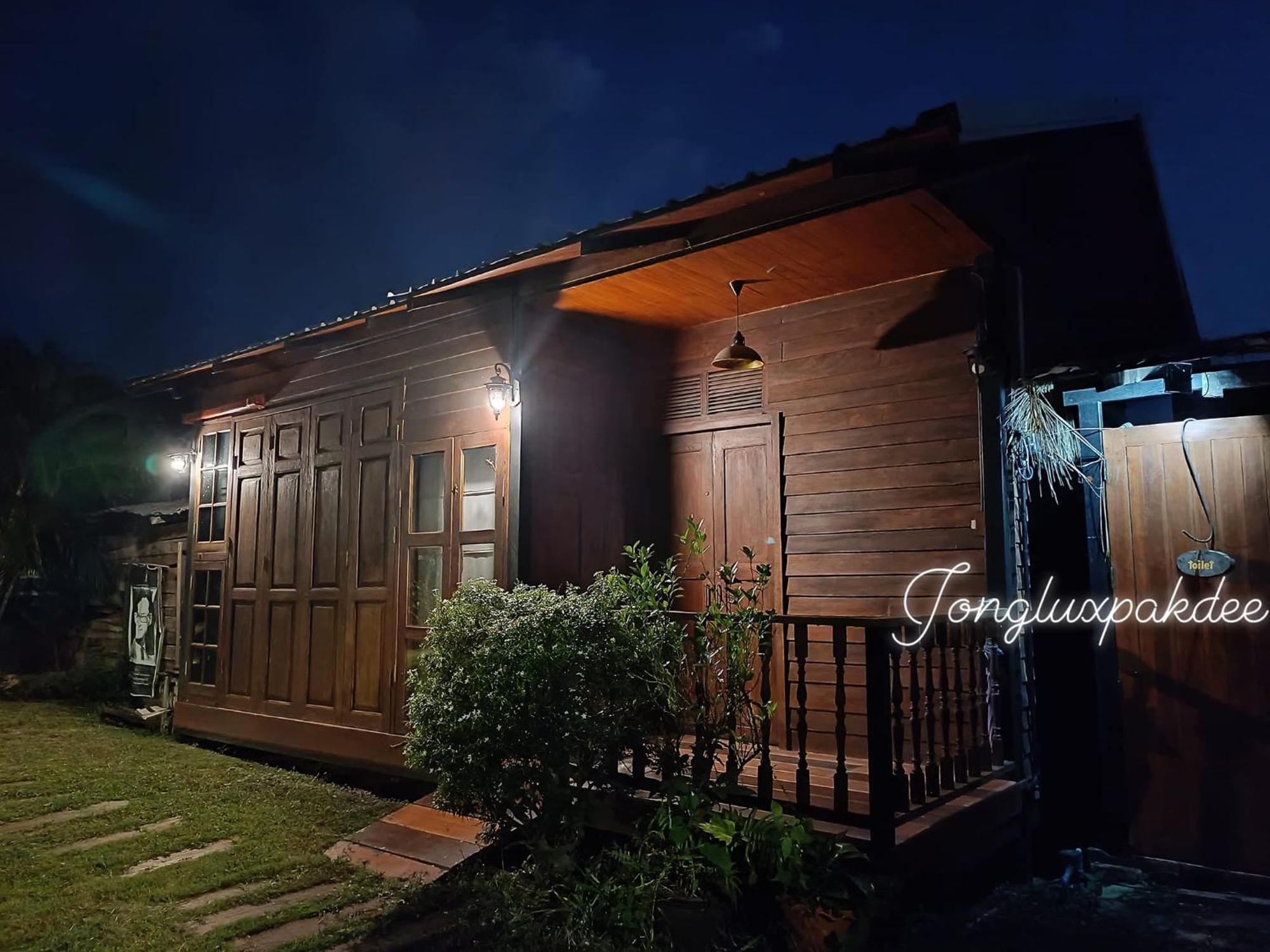 Jong Lux Pak Dee Bed and Breakfast Uttaradit Buitenkant foto